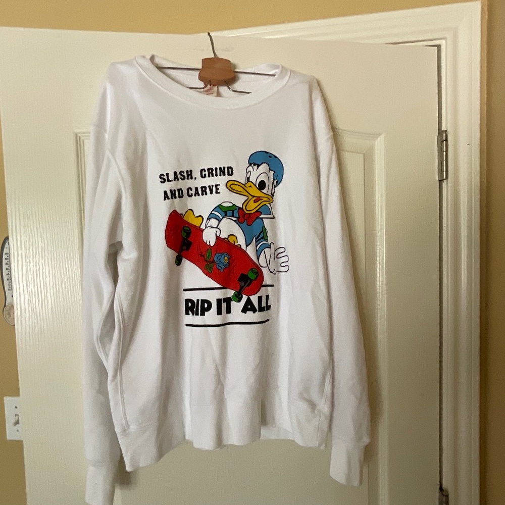 UT white Disney sweatshirt size medium, brand new